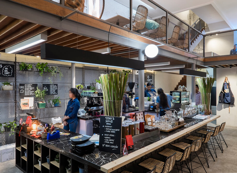 Suasana bar MONKS café